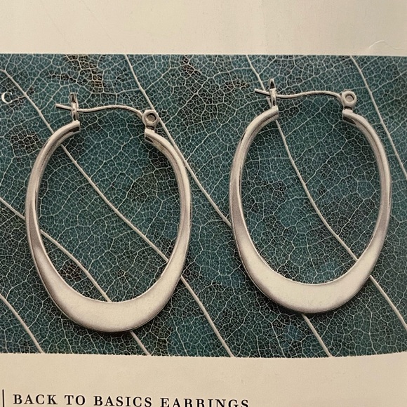 Silpada Sterling Silver ‘Back to Basics’ Classic Oval Hoop Earrings P1099 - Picture 6 of 16